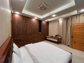 Deluxe Double Room, Mountain View | Soundproofing, iron/ironing board, free WiFi - Cedar hills (Murree)