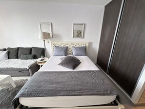 Room - Charming studio with the beach at your feet & pool access (Marigot)