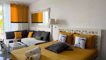 Bureau, fer et planche à repasser, Wi-Fi gratuit, draps fournis