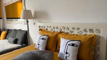 Bureau, fer et planche à repasser, Wi-Fi gratuit, draps fournis