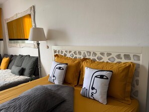 Desk, iron/ironing board, free WiFi, bed sheets - Charming studio with the beach at your feet & pool access (Marigot)