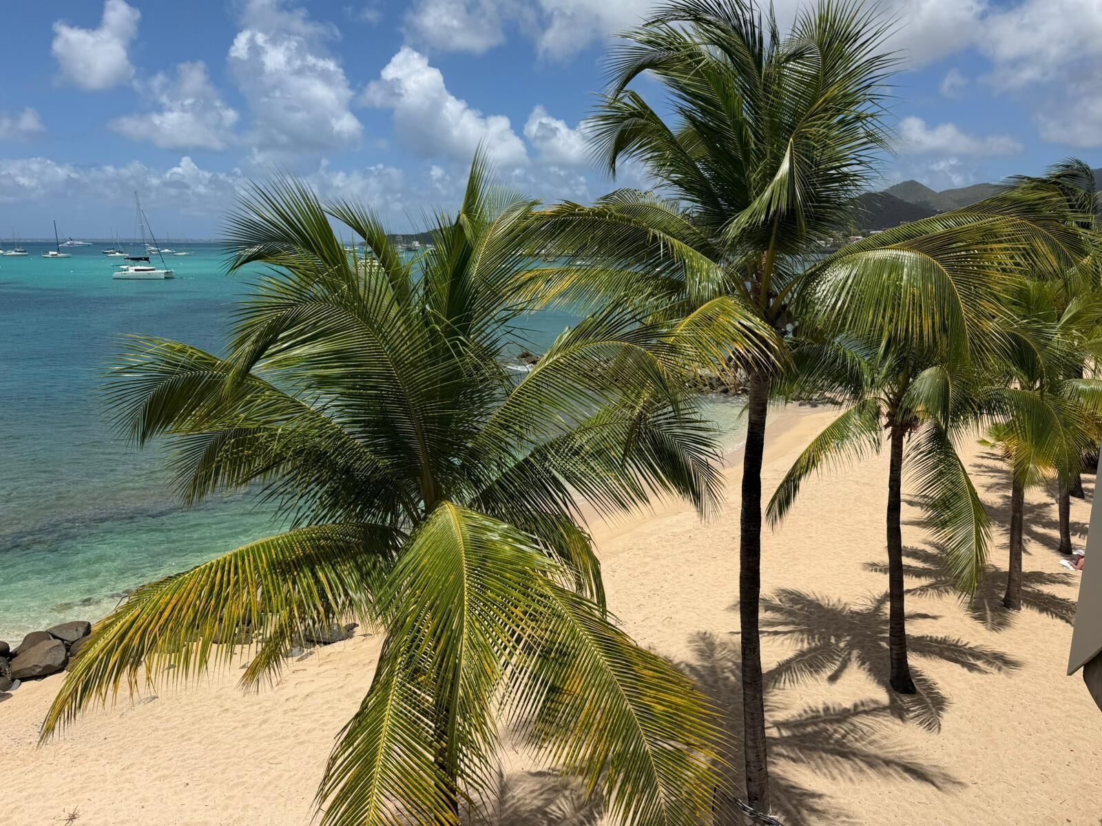 Beach nearby, sun loungers, beach towels