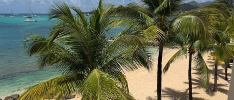 Beach nearby, sun-loungers, beach towels
