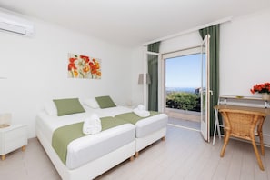 Iron/ironing board, travel cot, WiFi, bed sheets - Villa La Loreley 12 pers private pool & sea view (Les Adrets-de-l'Estérel)