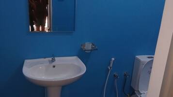 Basic Double Room | Bathroom