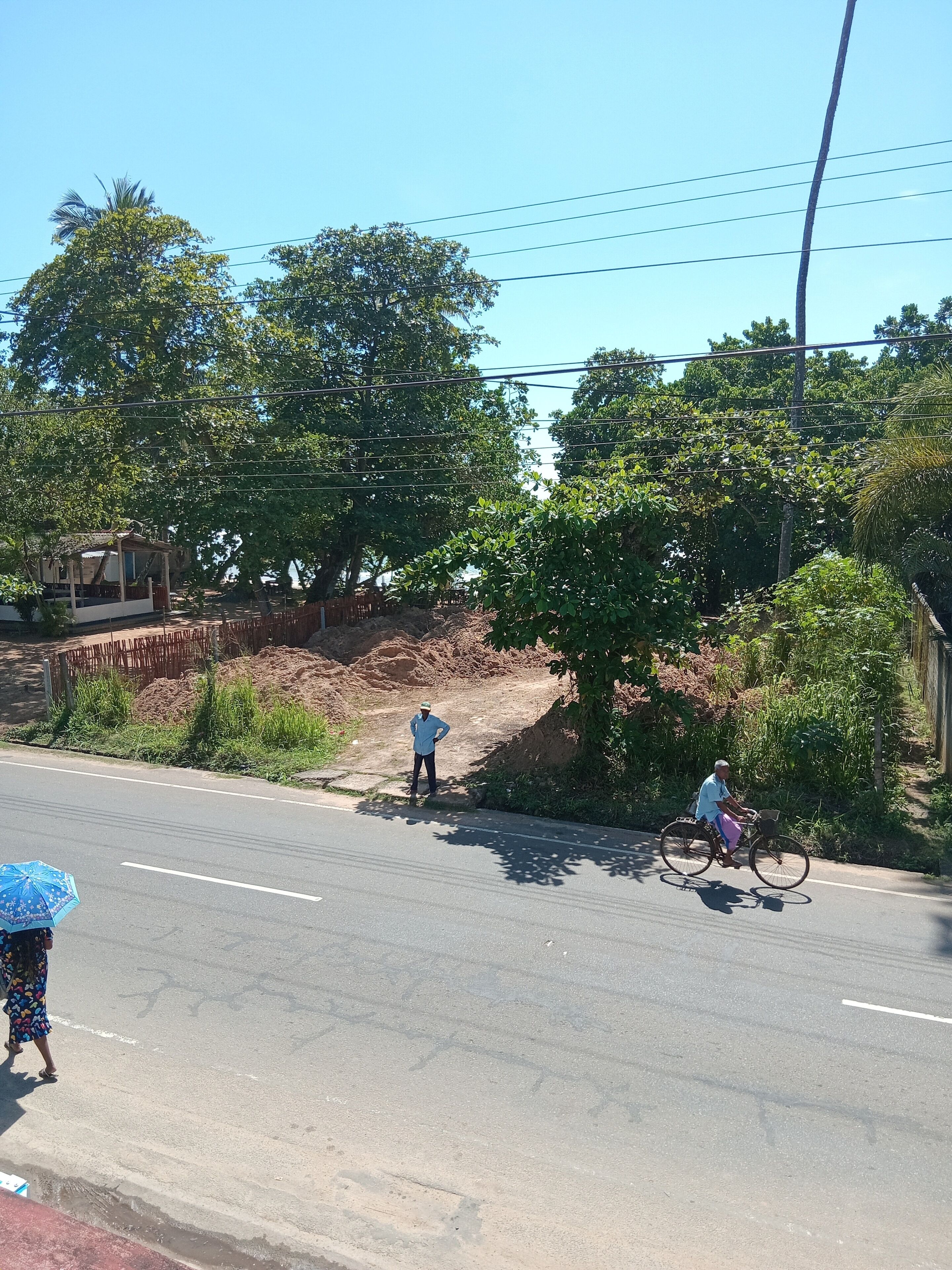Vista frontal de la propiedad