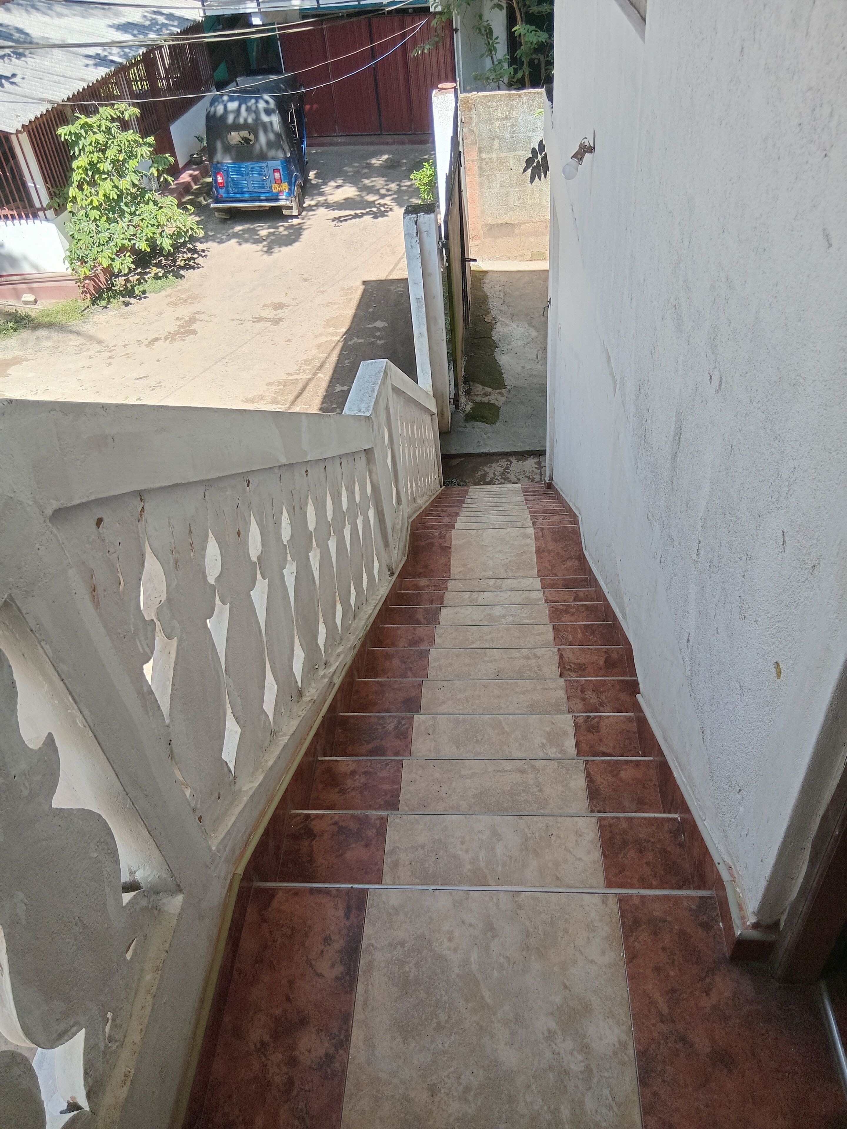 Vista frontal de la propiedad