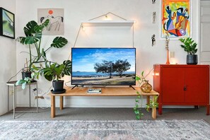 Interior - Charming Alex Heads Hideaway (Sunshine Coast)