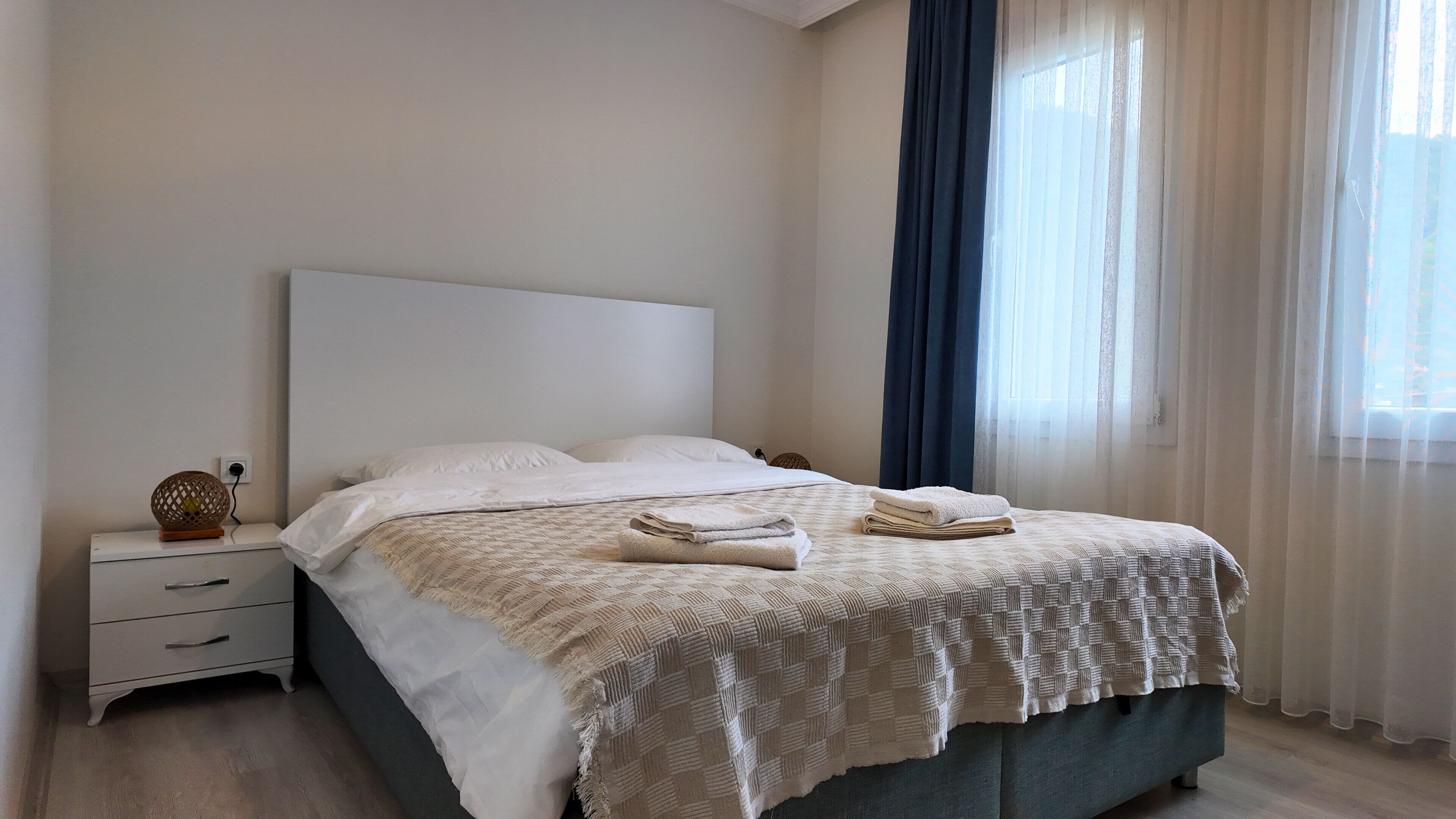 Studio – comfort, balkong, fjellutsikt | Skrivebord, skrivebord for bærbar PC og wi-fi (inkludert)