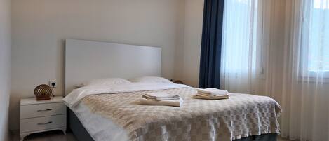 Bureau, espace de travail pour ordinateur portable, Wi-Fi gratuit