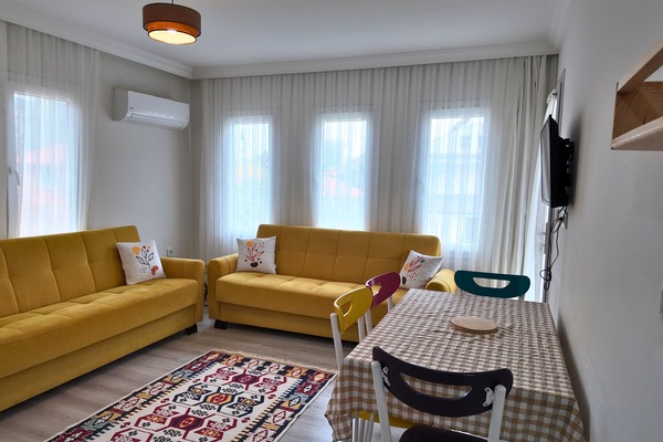 Deluxe Room, Balcony, Mountain View | Living area