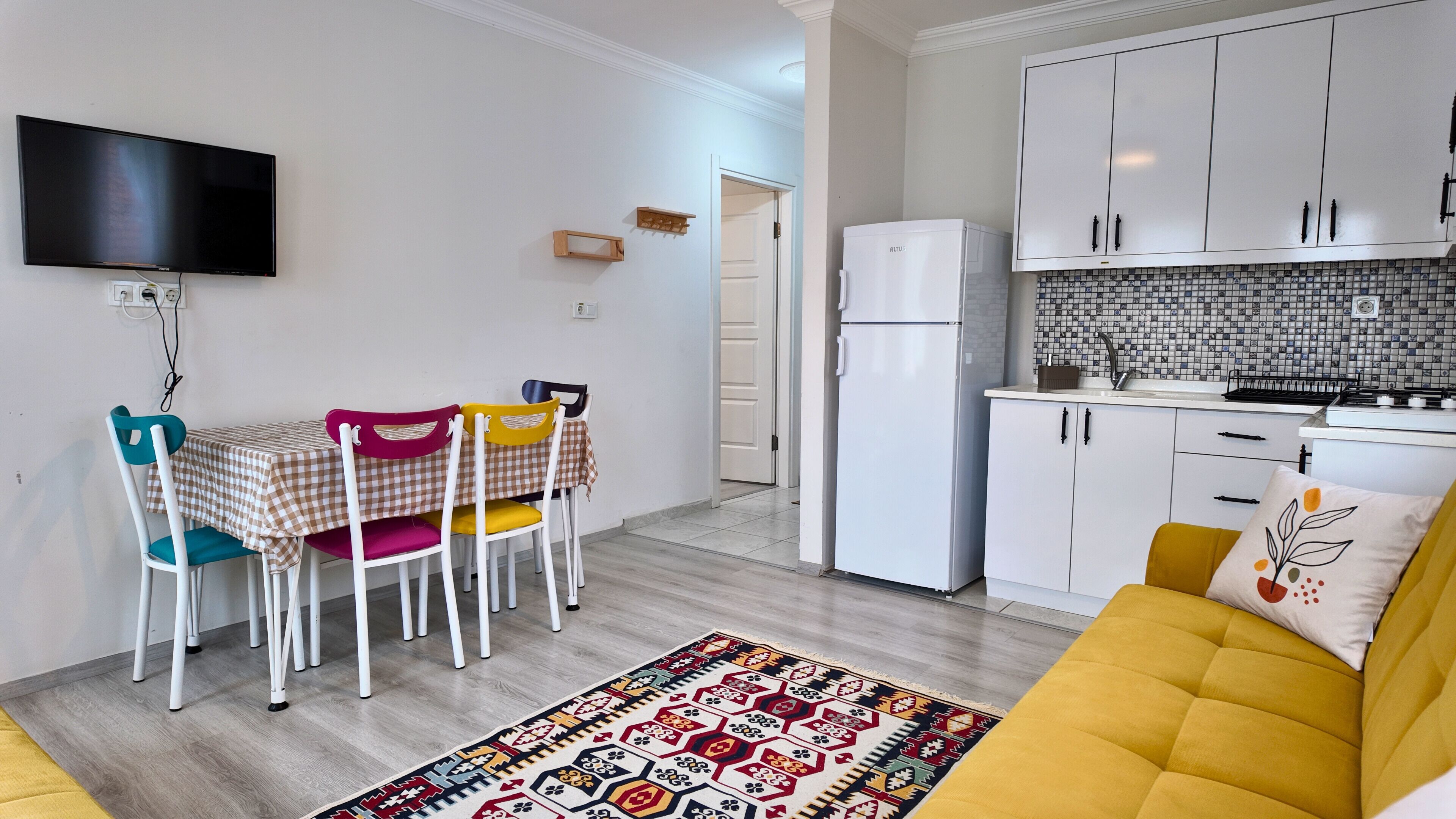 Rom – deluxe, balkong, fjellutsikt | Oppholdsområde