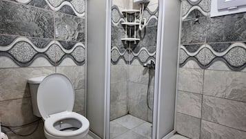 Studio – comfort, balkong, fjellutsikt | Bad | Hårføner, håndklær, såpe og sjampo