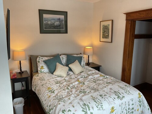 Cozy Stonehouse, located just on the outskirts of Aylmer