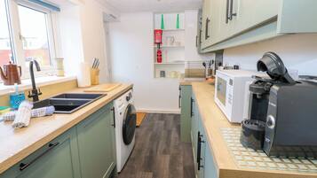 Mesin pencuci piring dan peralatan masak/sendok-piring