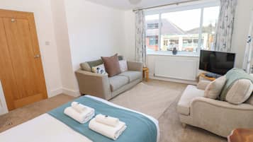 3 bedrooms, individually decorated, individually furnished, free WiFi