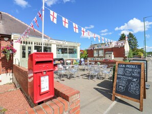 Khu ẩm thực ngoài trời