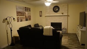 Interior - Terrific 3-bedroom house with AC in sunny Oceanside (Oceanside)