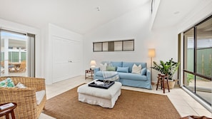 Smart TV, fireplace, ping pong, books - Bay Bliss - Fireplace - 3 Mins Walk to Beach (Callala Beach)