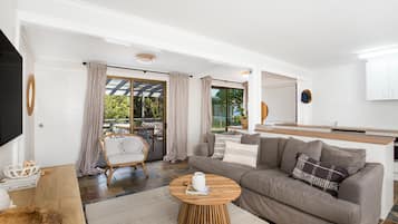 Smart TV, books, stereo