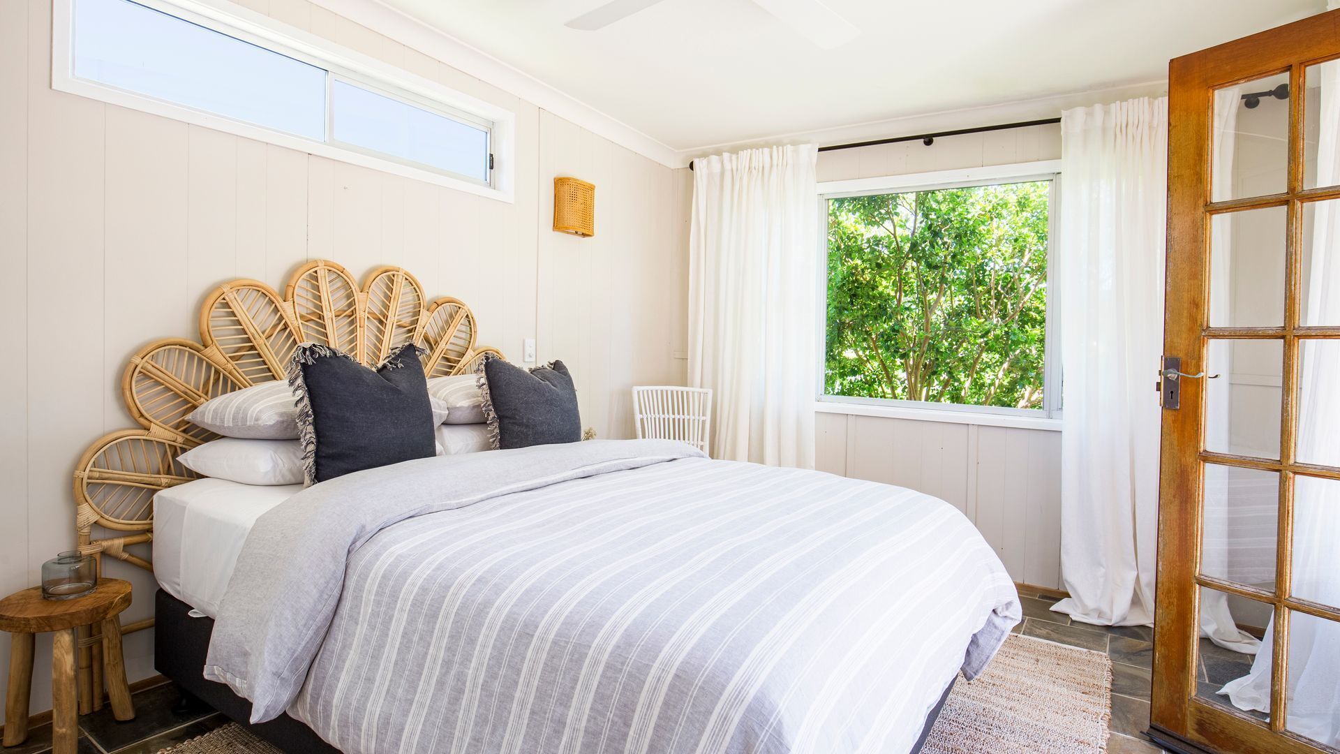 Iron/ironing board, travel crib, free WiFi, bed sheets