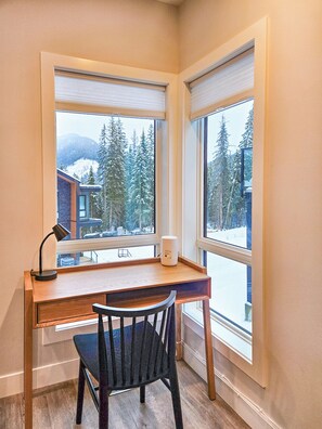 Interior - New 4 bdr at Nordix w/ private hot tub (Panorama)