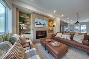 TV, fireplace