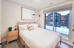Iron/ironing board, free WiFi, bed sheets - New 4 bdr at Nordix w/ private hot tub (Panorama)