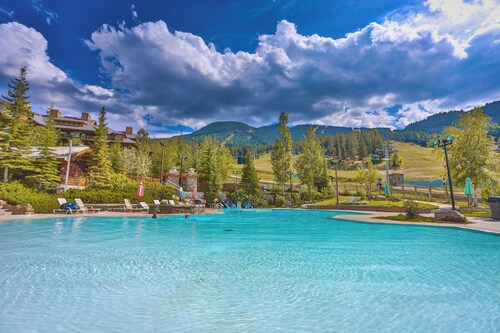 New 4 bdr at Nordix w/ private hot tub