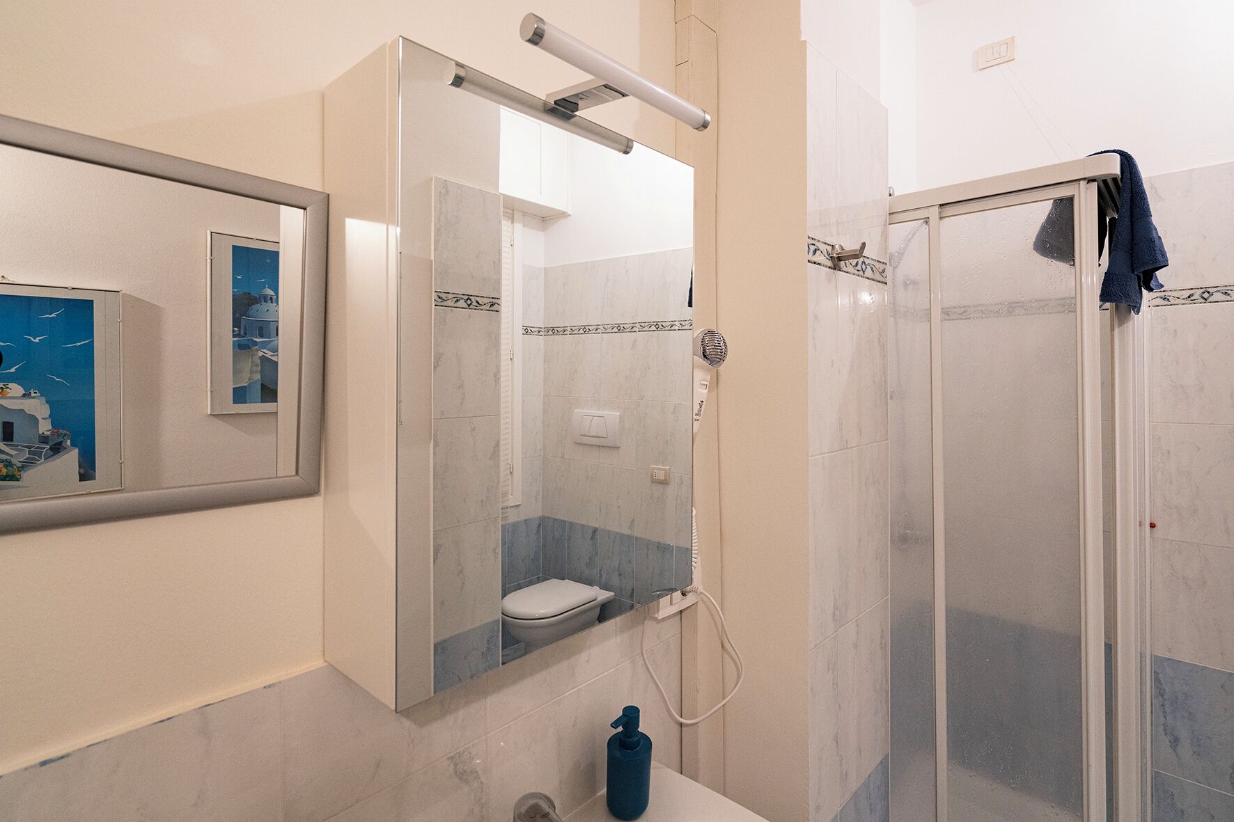 Doccia, asciugacapelli, bidet, asciugamani