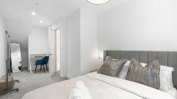 2 bedrooms, desk, iron/ironing board, free WiFi