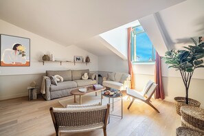 Living area - Exceptional location 2-bedroom right on Place Masséna (Nice)