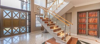 Indoor Solar Heated Pool, Hot Tub, PlayPark, BBQ Room, Table Mountain Views WiFi