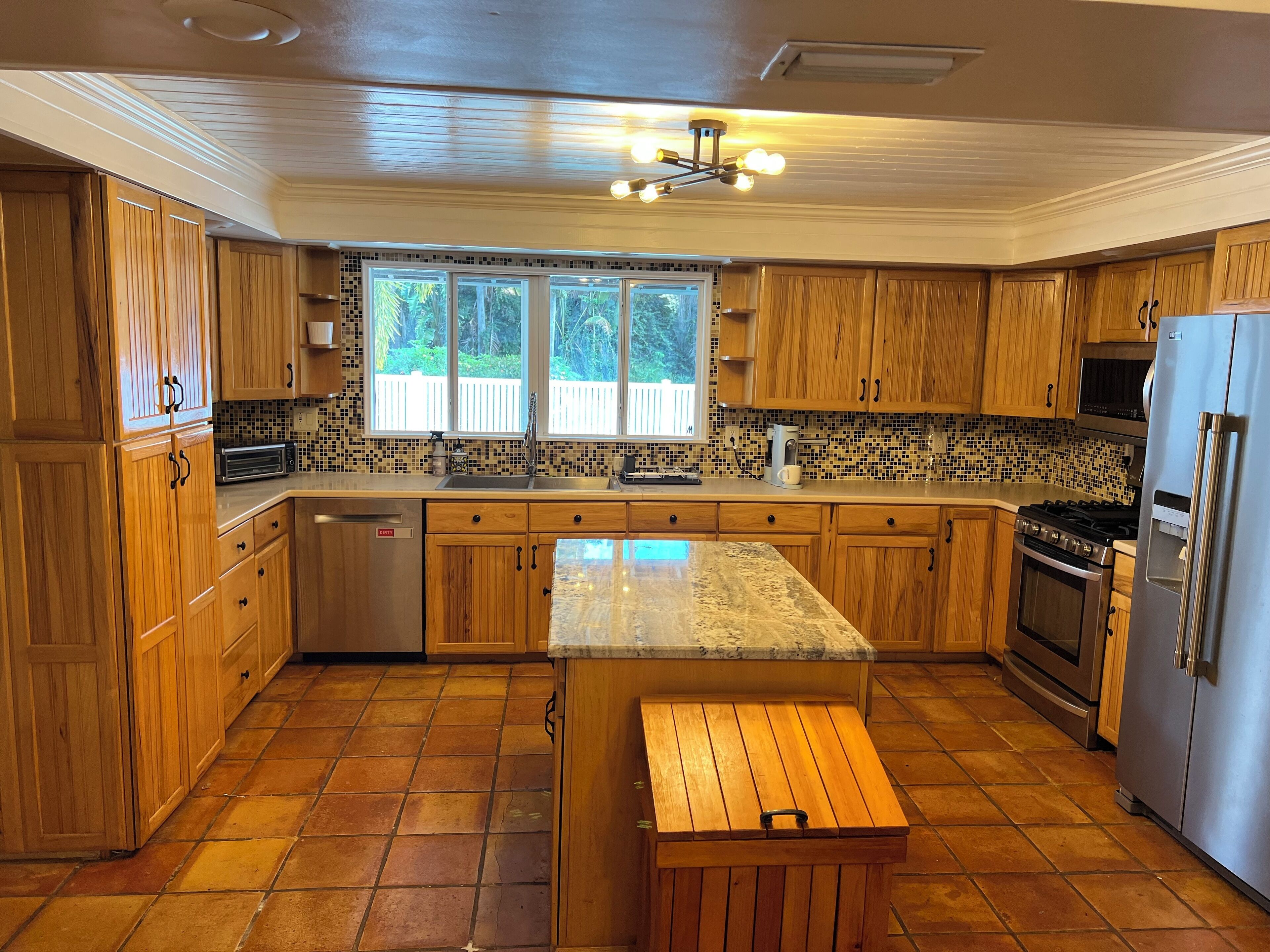 Geladeira, micro-ondas, fogão, cooktop