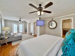 5 bedrooms, desk, iron/ironing board, free WiFi