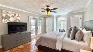 5 bedrooms, iron/ironing board, free WiFi, bed sheets