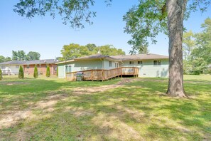 Exterior - Family Friendly, 3 KIngs, Full Kitchen, Pet friendly in a quiet neighborhood (Rossville)