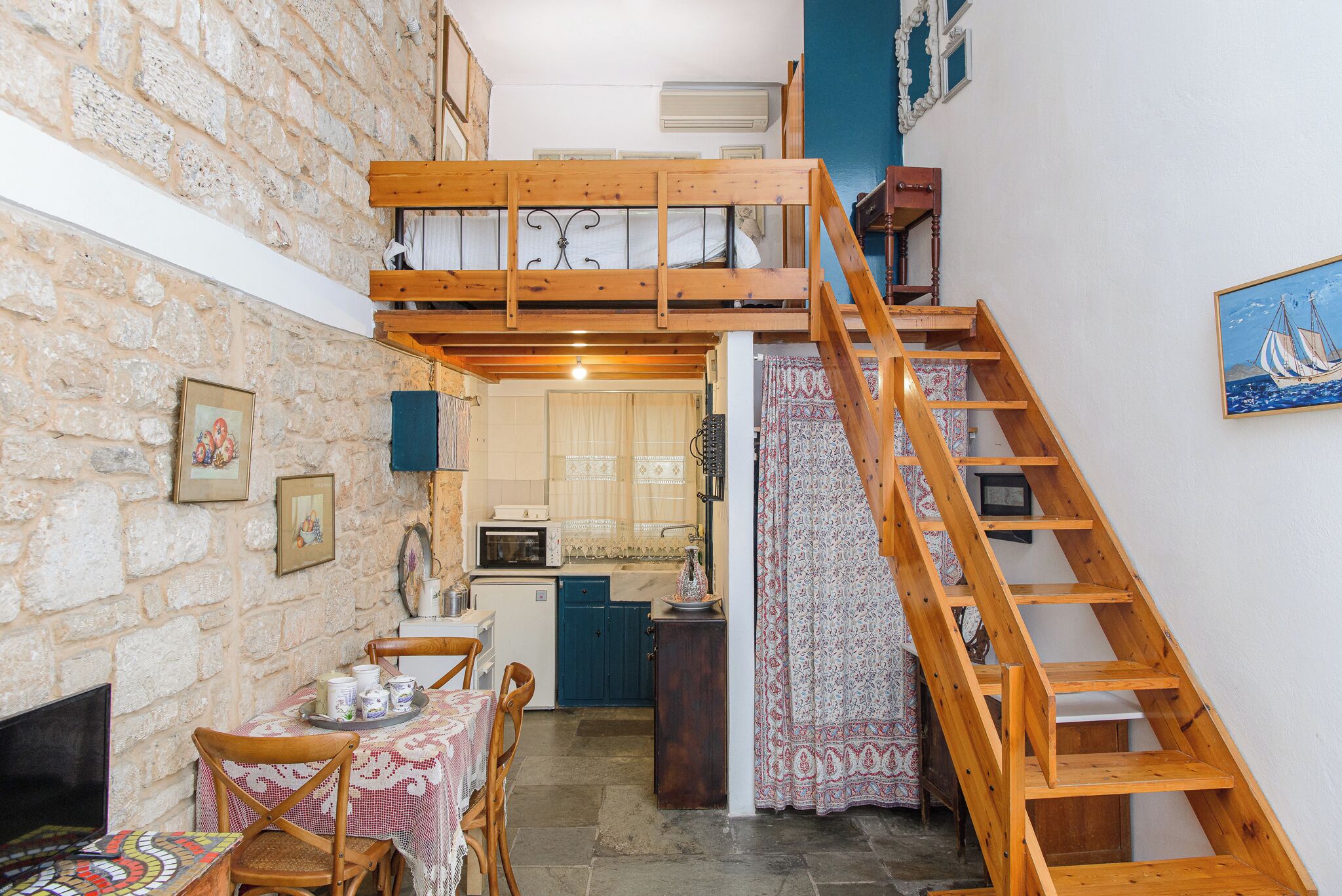 Comfort Apartment, Patio, Courtyard View | Living area