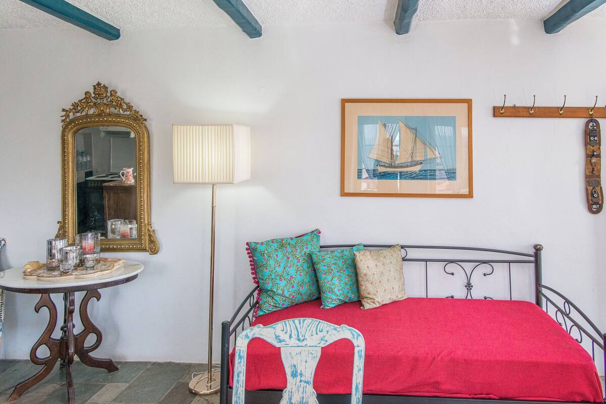 Comfort Apartment, Patio, Courtyard View | Living area