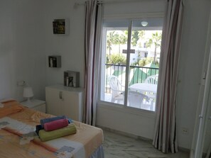 1 chambre, fer et planche à repasser, Wi-Fi, draps fournis