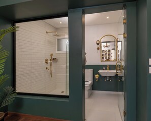 تجهيزات دش، مجففات شعر، مراحيض شطف، مناشف