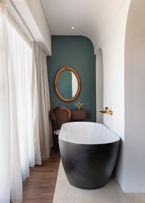 تجهيزات دش، مجففات شعر، مراحيض شطف، مناشف