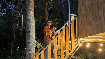 Romantic Tree House, Garden View