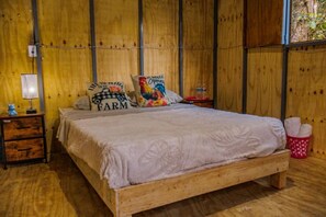 Casa de árbol romántica, vista al jardín | Wifi gratis 