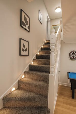 Interior - Serene Stay 4BR Retreat Near Airport Free Parking Sleeps  9 (Manchester)