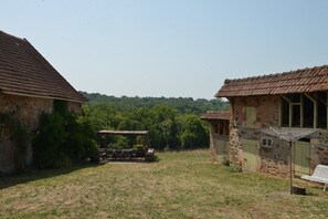 Terrace/patio - Family Vacation Home in Nature with Private Pool, Terrace, and Wi-Fi (Salagnac)