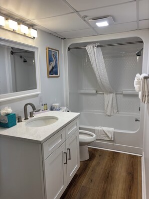 Hair dryer, towels, soap, toilet paper - Tropical Escape 1 Bedroom King Oceanview sleeps 6 (Myrtle Beach)