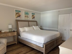 Iron/ironing board, Internet, bed sheets - Tropical Escape 1 Bedroom King Oceanview sleeps 6 (Myrtle Beach)