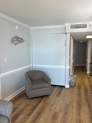 Interior - Tropical Escape 1 Bedroom King Oceanview sleeps 6 (Myrtle Beach)