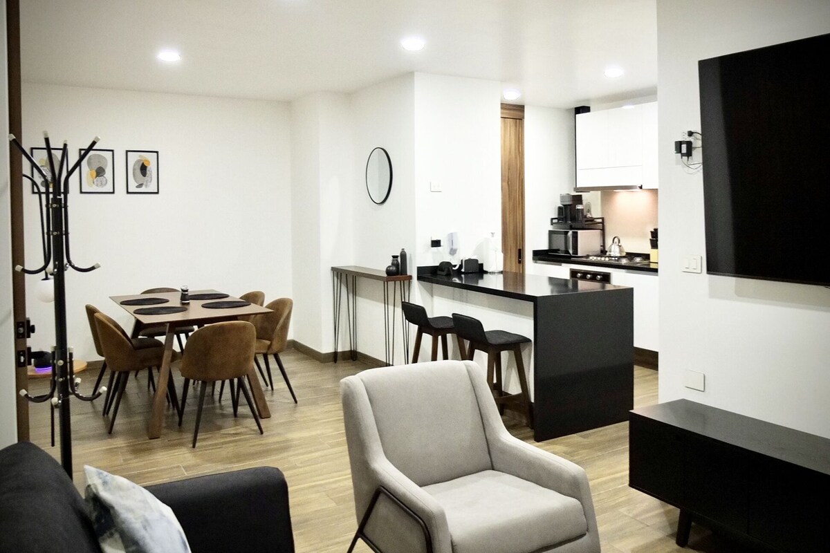 Apartment, 2 Bedrooms, Ground Floor | Ruang tamu | 75 inci sebuah televisyen pintar dengan digital 